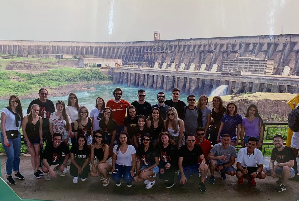 Ir para  <p><br />
<big>&nbsp;&nbsp;&nbsp;&nbsp;&nbsp;&nbsp;&nbsp; Acad&ecirc;micos do Curso de Direito da URI (Turmas 2016 Diurno e Noturno) realizaram viagem a Foz do Igua&ccedil;u com o objetivo de...