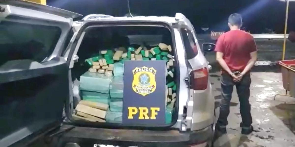 Ir para  <p>A Pol&iacute;cia Rodovi&aacute;ria Federal confirmou nesta quinta-feira que a mais de meia tonelada de maconha apreendida no Paran&aacute; tinha como destino final o Rio Grande do Sul. O flagrante ocorreu na BR 272, em Farol...