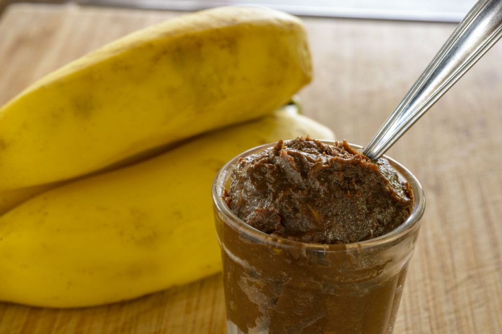 Ir para  <p>3 x&iacute;caras (ch&aacute;) de&nbsp;casca de banana</p>

<p>aproximadamente 2 x&iacute;caras (ch&aacute;) de &aacute;gua para o cozimento das cascas</p>

<p>3 x&iacute;caras...