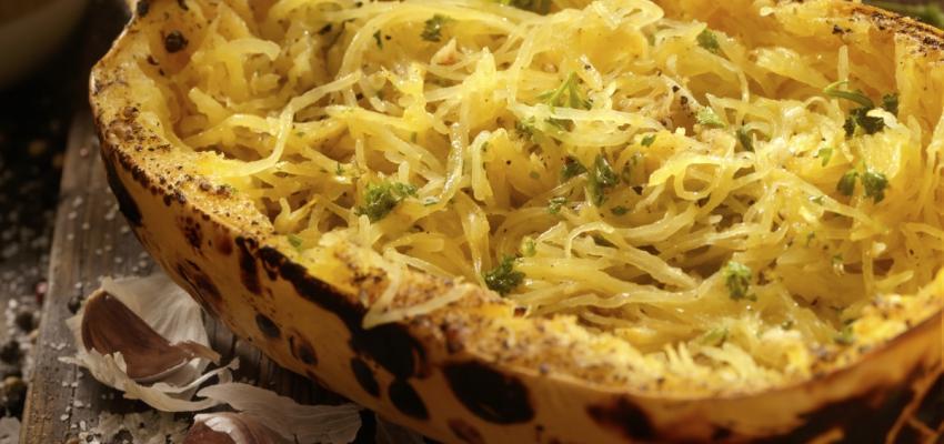 Ir para  <p>- 1 ab&oacute;bora;&nbsp;<br />
- &frac14; x&iacute;cara de queijo parmes&atilde;o ralado;&nbsp;<br />
- &frac14; x&iacute;cara de manjeric&atilde;o picado / salsa;<br />
- 2...