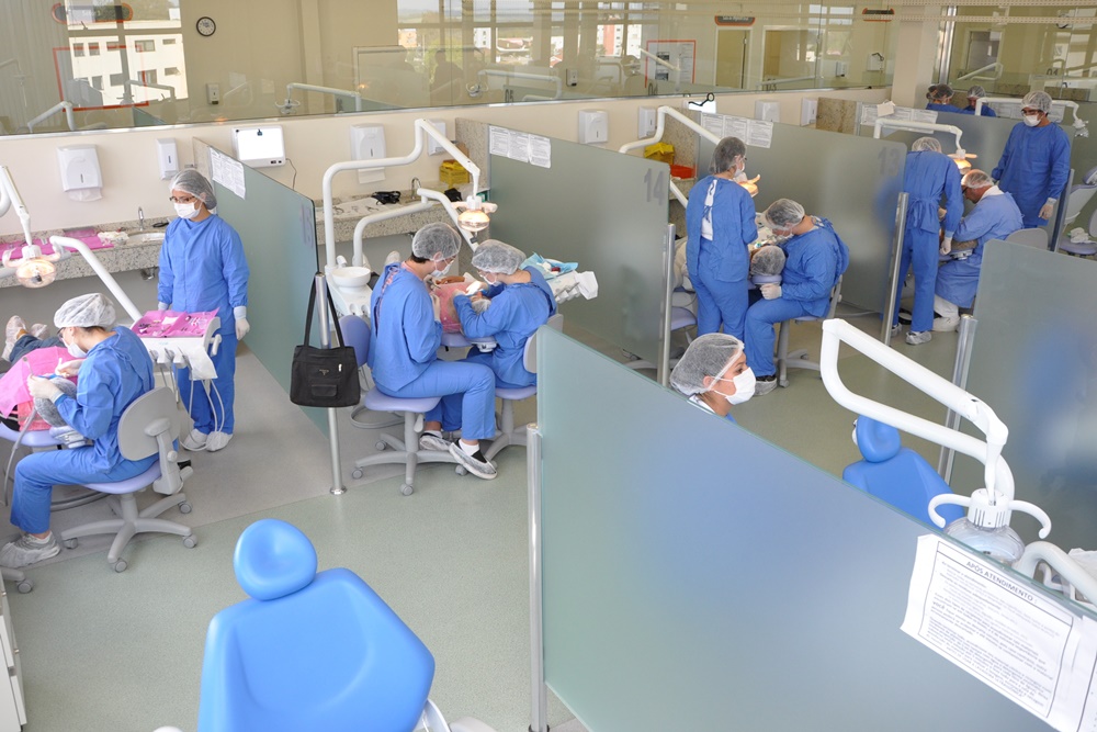 Ir para  <p><big>O Curso de Odontologia da URI conquistou conceito m&aacute;ximo (nota 5) do MEC na avalia&ccedil;&atilde;o realizada nos dias 2 e 3 deste m&ecirc;s, quando representantes do Minist&eacute;rio da...