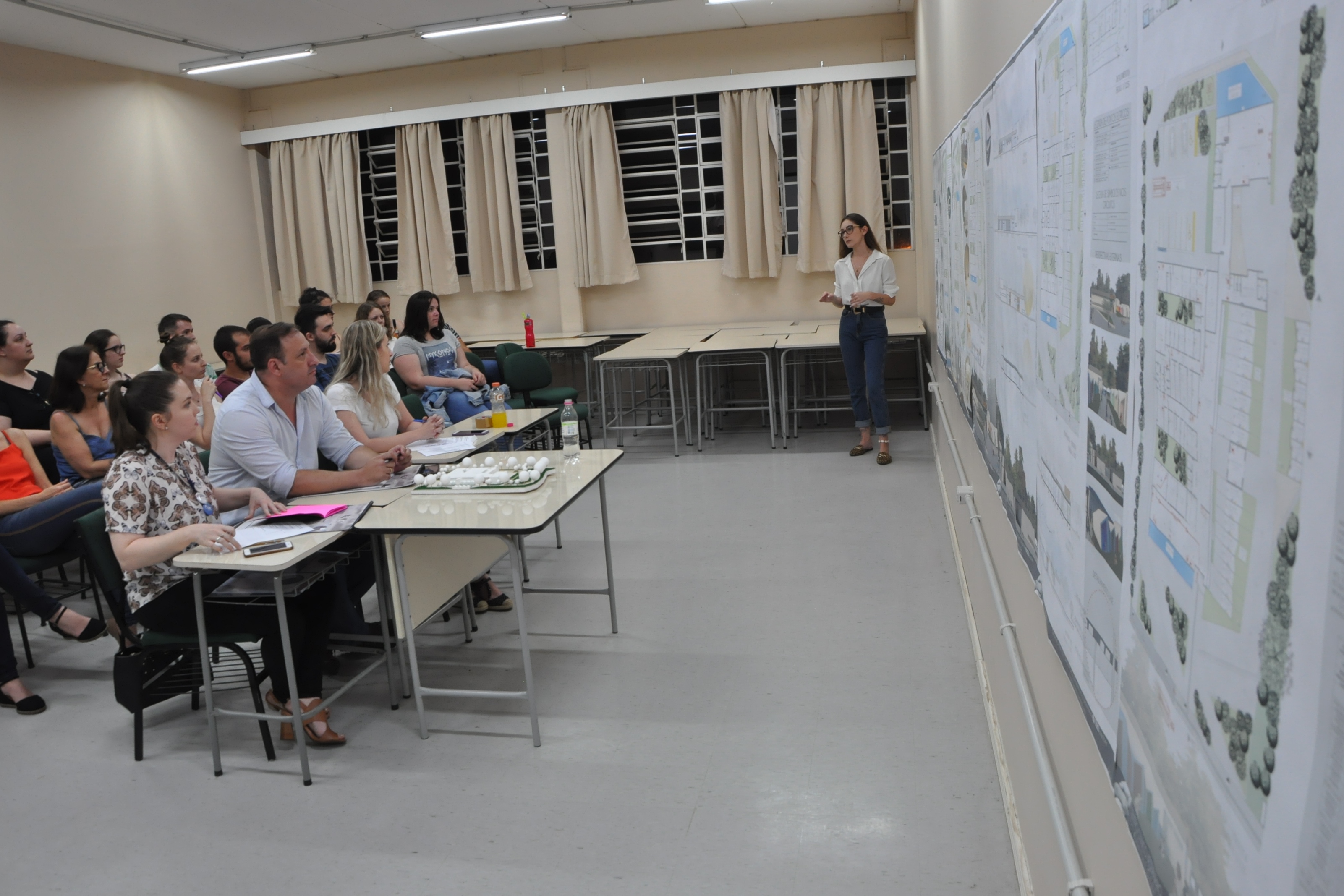 Ir para  <p>O Curso de Arquitetura e Urbanismo da URI realiza no dia 24 de janeiro a formatura de sua primeira turma. Foram cinco anos de forma&ccedil;&atilde;o que foram conclu&iacute;dos com a apresenta&ccedil;&atilde;o dos...