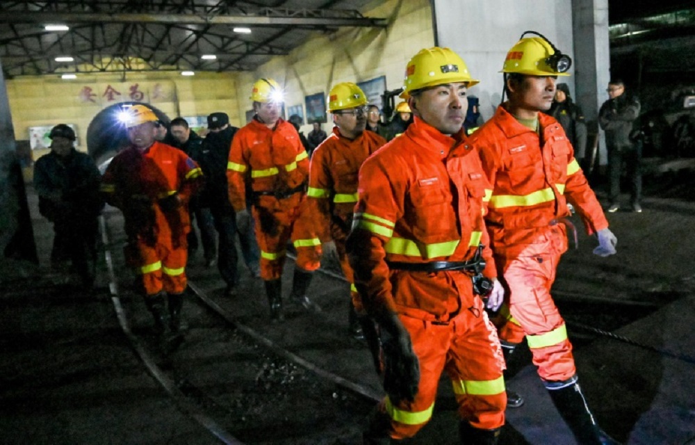 Ir para  <p>Uma explos&atilde;o de g&aacute;s em uma mina de carv&atilde;o na regi&atilde;o Sudoeste da China matou 14 trabalhadores e duas pessoas continuam presas no local, anunciaram as autoridades locais nesta...