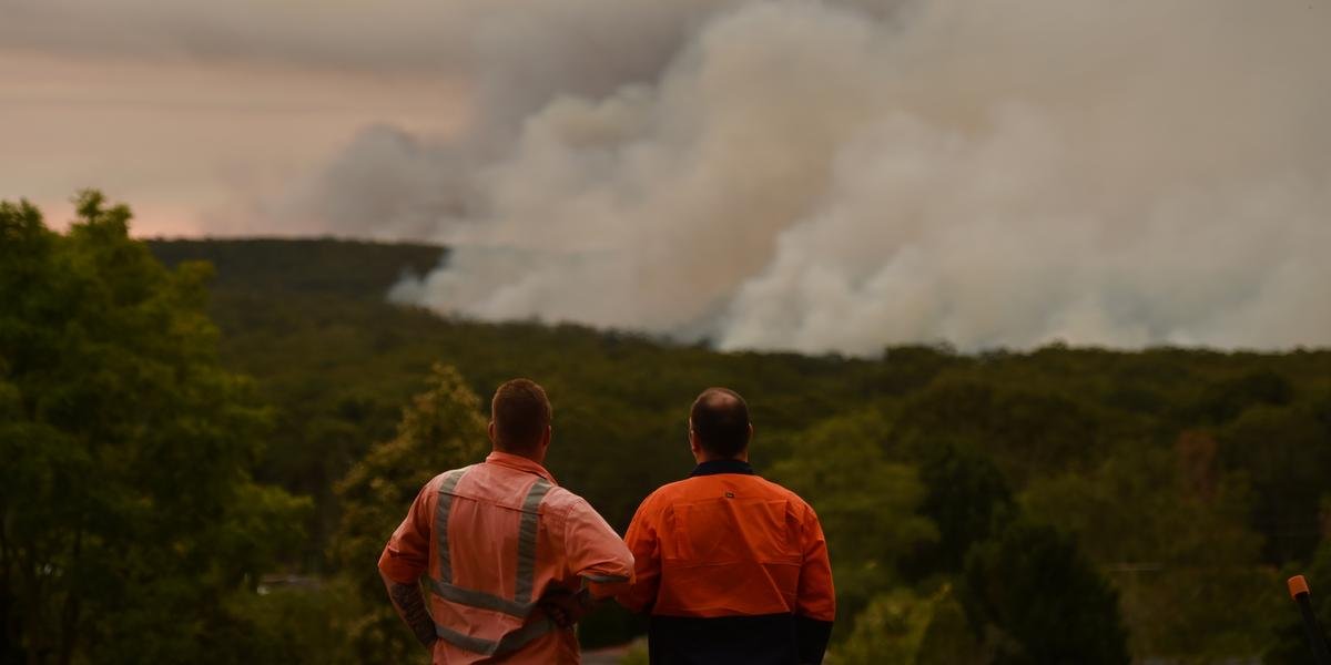 Ir para  <p>As autoridades australianas declararam nesta quinta-feira estado de emerg&ecirc;ncia por sete dias no estado de Nova Gales do Sul, cuja capital &eacute; Sydney, depois que foram registradas temperaturas recordes que favorecem...