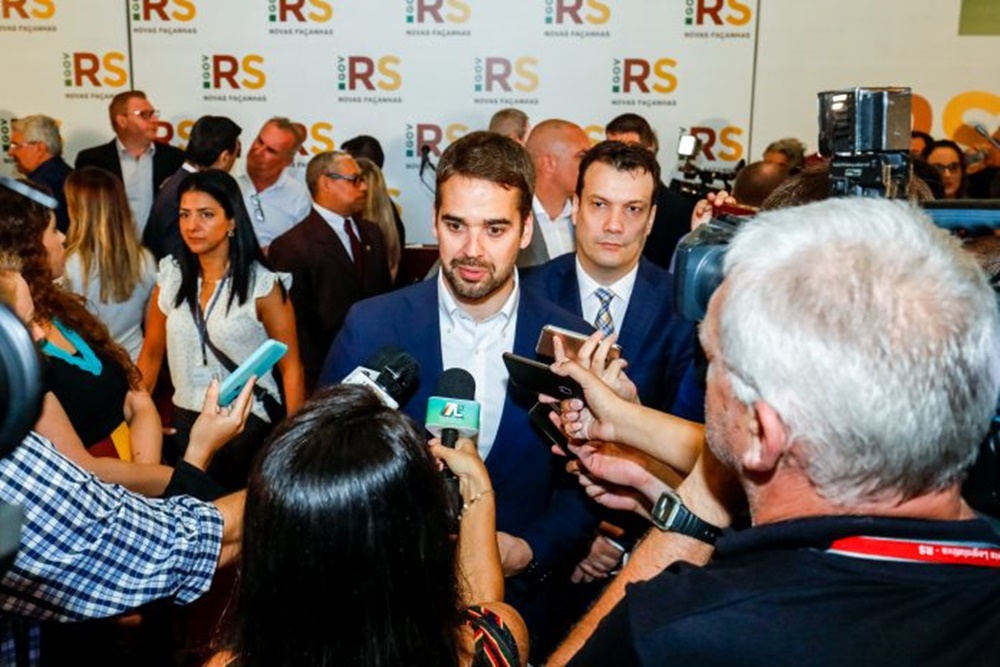 Ir para  <p><big>Classificando a postura do governo do Estado como &ldquo;decisiva e determinada&rdquo;, o governador Eduardo Leite comentou o impasse sobre a greve dos...