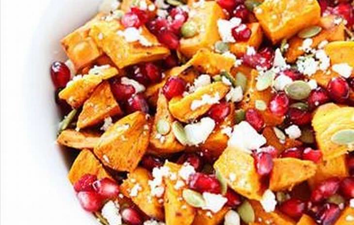 Ir para  <p>4 Batatas-doces grandes, descascadas e cortadas em cubos de tamanho m&eacute;dio<br />
&bull; 1 Colher de sopa de azeite de oliva<br />
&bull; Sal e pimenta a gosto<br />
&bull; 1 X&iacute;cara de...
