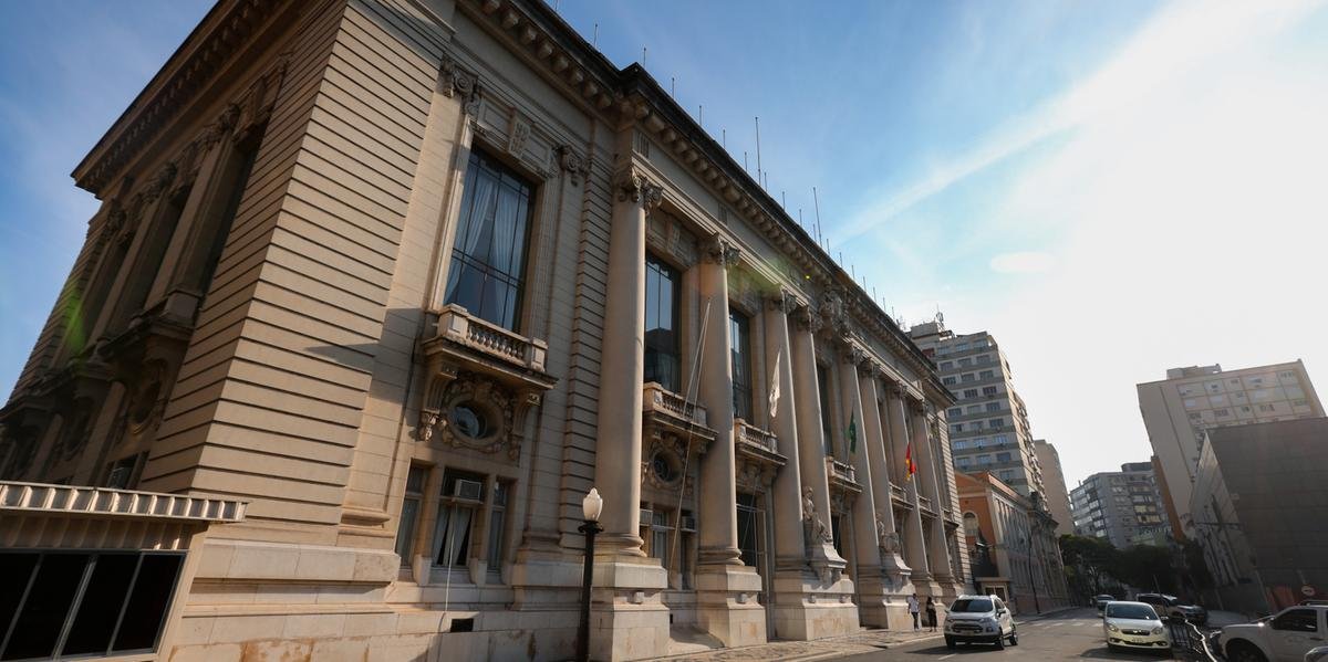 Ir para  <p>O Estado recebeu 8.743 mil pedidos de aposentadoria de servidores civis e militares, em 2019, tendo finalizado at&eacute; o dia 13 de janeiro desse ano 6.051 processos. Os outros 2.692 processos est&atilde;o em an&aacute;lise...
