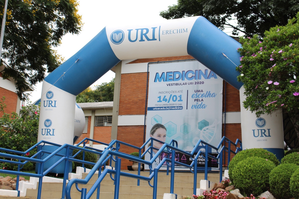 Ir para  <p><big>A URI Erechim realiza neste domingo, 19, &agrave;s 14h, a prova de Profici&ecirc;ncia em L&iacute;ngua Portuguesa &ndash; Reda&ccedil;&atilde;o, relativa ao processo que vai selecionar a terceira turma...