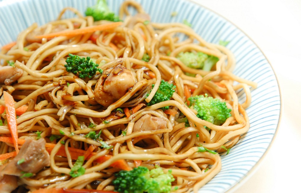 Ir para  <p>4 colheres (sopa) de azeite</p>

<p>1 x&iacute;cara (ch&aacute;) de cebola fatiada</p>

<p>1 x&iacute;cara (ch&aacute;) de abobrinha cortada em tiras</p>

<p>1 x&iacute;cara...