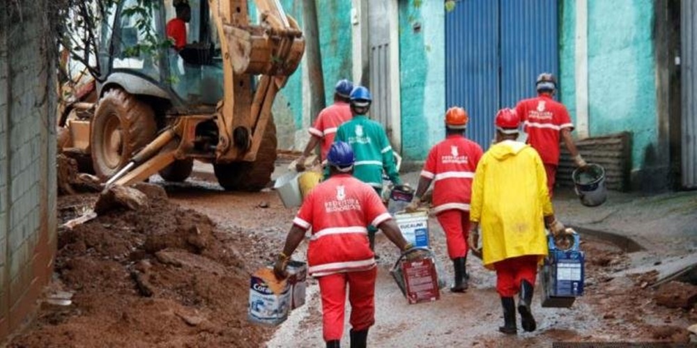 Ir para  <p><big>Subiu de 47 para 50 o n&uacute;mero de mortes provocadas pelas fortes chuvas que atingiram Minas Gerais no &uacute;ltimo fim de semana. O novo balan&ccedil;o da Defesa Civil, divulgado nesta ter&ccedil;a-feira,...
