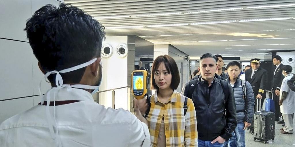 Ir para  <p>Autoridades chinesas informam que at&eacute; o momento, 132 pessoas morreram em decorr&ecirc;ncia do surto de coronav&iacute;rus. O n&uacute;mero de infec&ccedil;&otilde;es confirmadas j&aacute; chega a 5.974,...