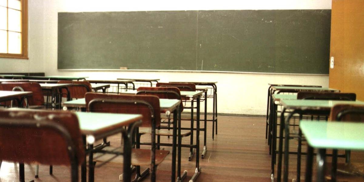 Ir para  <p>O calend&aacute;rio escolar 2020 come&ccedil;a oficialmente no dia 18 de fevereiro. Conforme decreto assinado pelo governador Eduardo Leite, as aulas encerram em 16 de dezembro. As f&eacute;rias discentes e o recesso escolar...