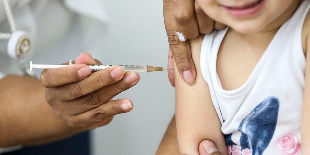 Ir para  <p><big>Abre, nesta segunda-feira, em todo o Pa&iacute;s, a campanha de vacina&ccedil;&atilde;o contra o sarampo para crian&ccedil;as e jovens dos cinco aos 19 anos. S&oacute; no Rio Grande do Sul, o...