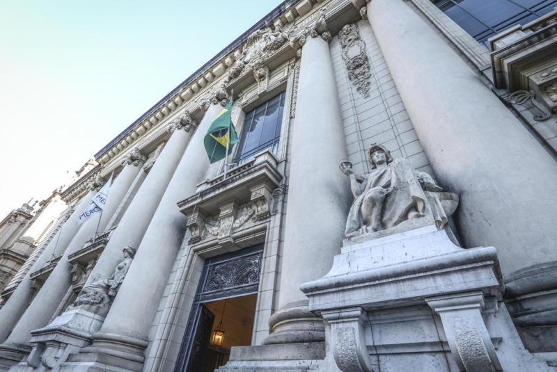 Ir para  <p><big>Parcelado em tr&ecirc;s vezes, o sal&aacute;rio dos servidores do Executivo ga&uacute;cho referente ao m&ecirc;s de janeiro ter&aacute; mais uma parcela paga nesta ter&ccedil;a-feira (11), quando...