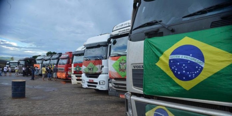 Ir para  <p><big>Caminhoneiros devem fazer uma paralisa&ccedil;&atilde;o na quarta-feira, em todo o pa&iacute;s, das 6h &agrave;s 18h. A informa&ccedil;&atilde;o &eacute; do presidente da...