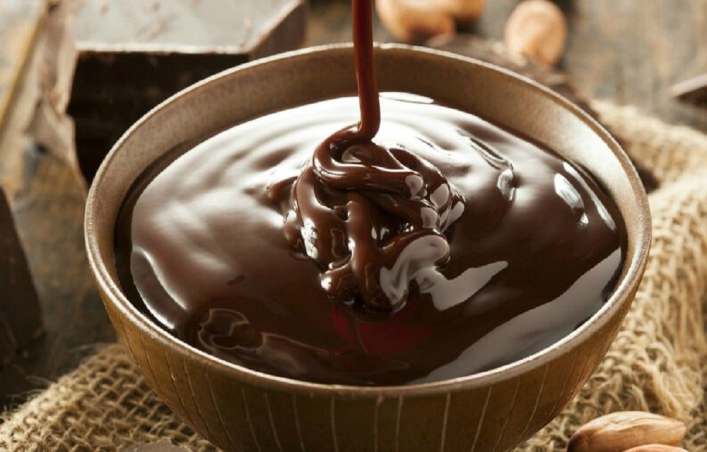 Ir para  <p>Meia X&iacute;cara de leite</p>

<p>200 gramas de chocolate meio amargo picado</p>

<p>Meia X&iacute;cara de manteiga em temperatura ambiente</p>

<p><strong><em>Modo de...