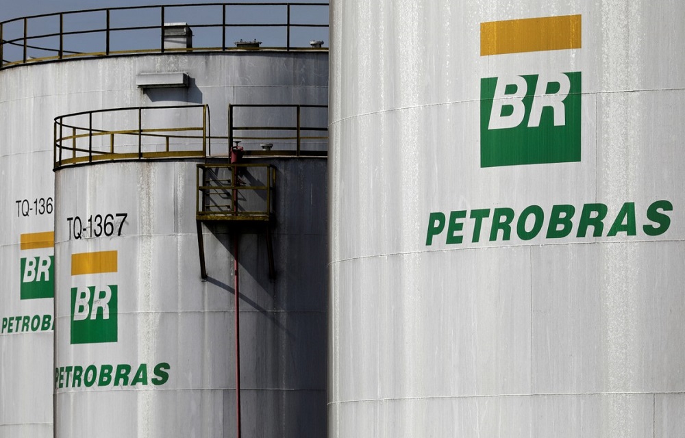 Ir para  <p>A Petrobras cortou em 5% o pre&ccedil;o do diesel comum e em 4% o pre&ccedil;o da gasolina nas refinarias. Os novos valores, anunciados ontem (28) pela estatal, passaram a valer hoje (29).</p>

<p>Os...