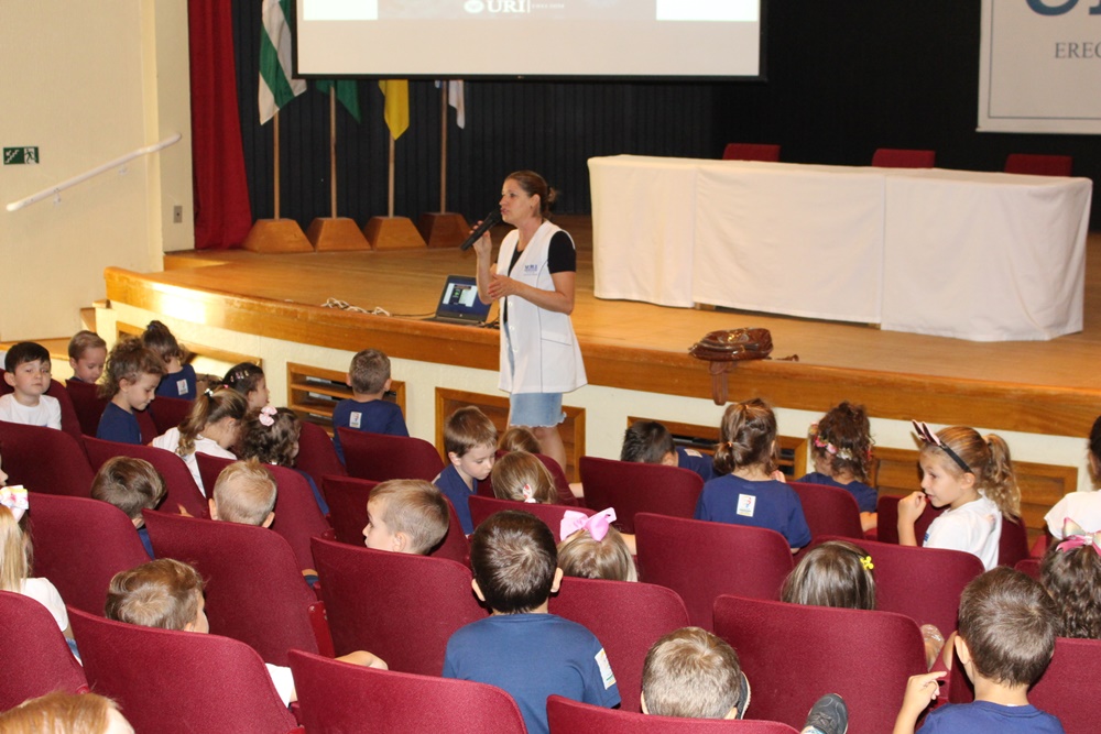 Ir para  <p><big>A Escola de Educa&ccedil;&atilde;o B&aacute;sica da URI proporcionou a todos os seus alunos encontros espec&iacute;ficos para repassar informa&ccedil;&otilde;es sobre as formas de...