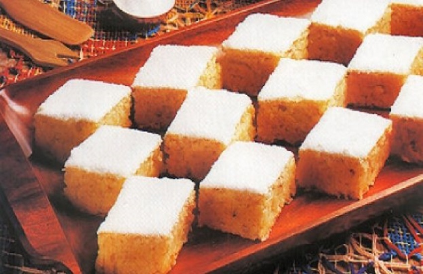 Ir para  <p>350 g de batata doce picada</p>

<p>1/2 x&iacute;cara de ch&aacute; de &oacute;leo de canola</p>

<p>3 ovos</p>

<p>1 1/2 x&iacute;cara de farinha de...