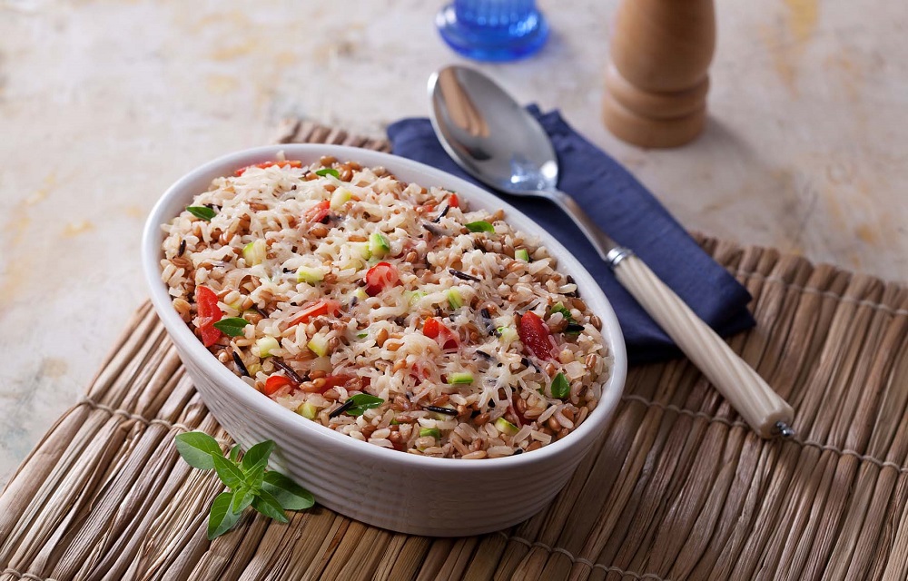 Ir para  <p>1 x&iacute;cara (ch&aacute;) de arroz lavado e escorrido</p>

<p>1 x&iacute;cara (ch&aacute;) de frango cozido e desfiado</p>

<p>2 tomates sem sementes, picados</p>

<p>meia...