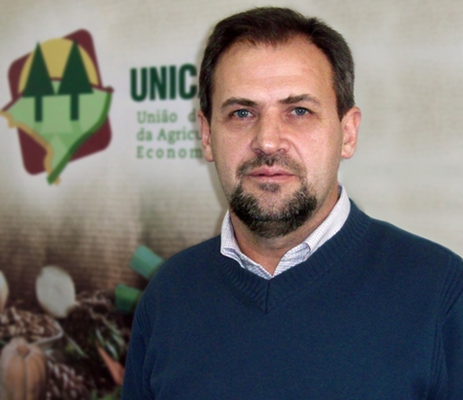 Ir para  <p><big>A Federa&ccedil;&atilde;o de Cooperativas da Agricultura Familiar &ndash; UNICAFES, tem trabalhado intensamente para negociar medidas para amenizar as perdas do meio rural no RS em virtude da grave estiagem e da...