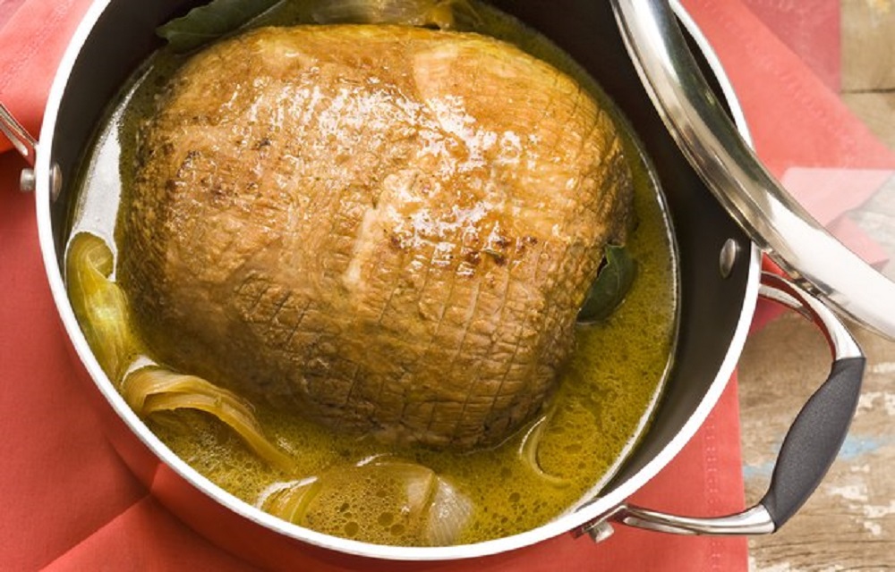 Ir para  <ul>
	<li>2 kg de pernil sem osso</li>
	<li>3 cebolas</li>
	<li>3 dentes de alho picados</li>
	<li>&frac14; de x&iacute;cara (ch&aacute;) de vinagre de vinho...