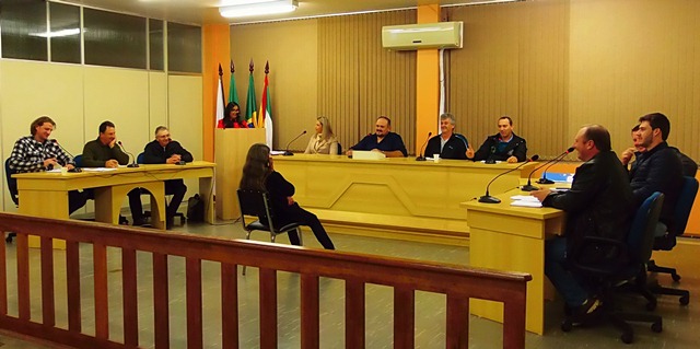 Ir para  <p><big>Por iniciativa da bancada do Partido dos Trabalhadores-PT e do Partido Socialista Brasileiro-PSB, foi aprovado na &uacute;ltima segunda, dia 06 de abril, pela C&acirc;mara de Vereadores de Bar&atilde;o de Cotegipe,...
