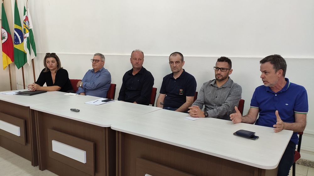 Ir para  <p><big>A Associa&ccedil;&atilde;o de Munic&iacute;pios do Alto Uruguai (AMAU), atrav&eacute;s do Fundo de Reserva de Enfrentamento ao Coronav&iacute;rus, repassou o montante de R$ 69.825,00, para a...