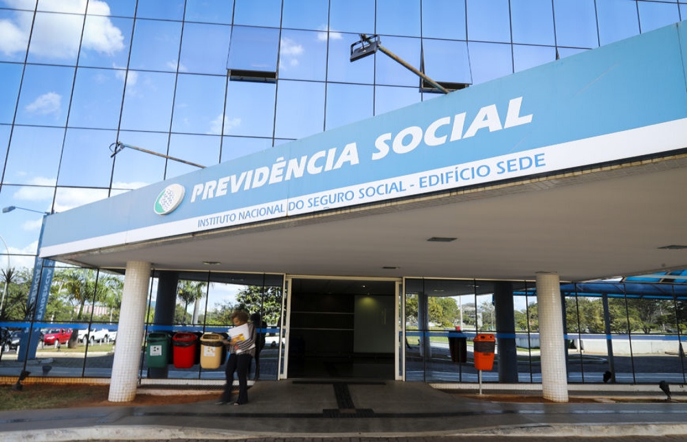 Ir para  <p>A antecipa&ccedil;&atilde;o do 13&ordm; sal&aacute;rio para aposentados e pensionistas do Instituto Nacional do Seguro Social que come&ccedil;a nesta sexta-feira (24) dever&aacute; injetar na economia R$ 47,2...