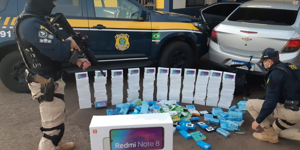 Ir para  <p>Mais de R$ 150 mil em celulares e eletr&ocirc;nicos foram apreendidos pela Pol&iacute;cia Rodovi&aacute;ria Federal (PRF) na noite de domingo em Passo Fundo, do Norte do Estado. A mercadoria estava sendo transportada em um...