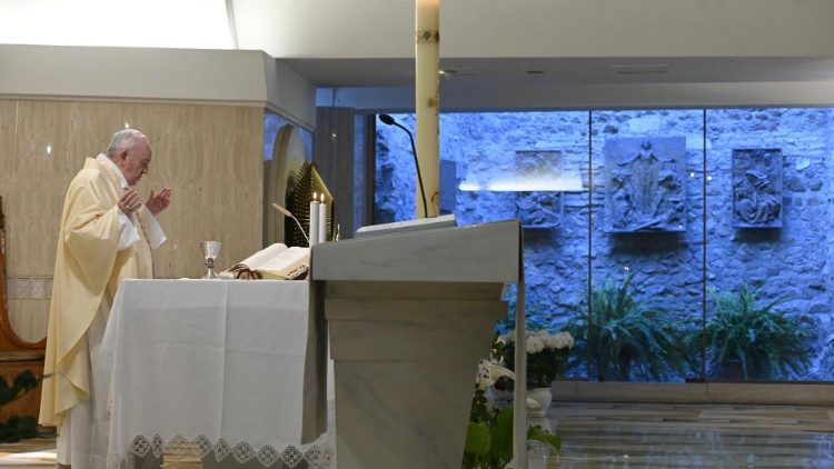 Ir para  <p><big><strong><em>De um lado, o p&aacute;roco da pequena cidade de Viadutos/RS e, do outro, o Papa Francisco do Vaticano: a missa di&aacute;ria e transmitida ao vivo da Santa Marta, via streaming, inspira...