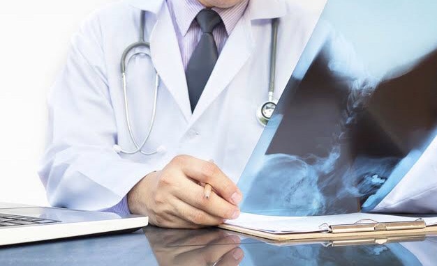 Ir para  <p><big>No in&iacute;cio da noite desta sexta-feira (8), recebi a informa&ccedil;&atilde;o que um m&eacute;dico residente na Funda&ccedil;&atilde;o Hospitalar Santa Terezinha estaria com coronav&iacute;rus....