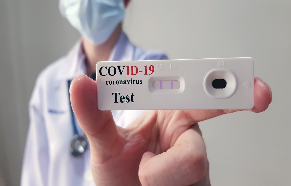 Ir para  <p>A distribui&ccedil;&atilde;o do novo lote de 135 mil testes r&aacute;pidos para detec&ccedil;&atilde;o de anticorpos do coronav&iacute;rus come&ccedil;a na quinta-feira (14/5). O governo do Estado...