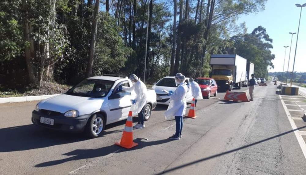 Ir para  <p><big>Na manh&atilde; desta segunda-feira (18), o trabalho iniciou de forma intensa e preventiva nas rodovias que d&atilde;o acesso a Erechim. A secretaria municipal de Sa&uacute;de, com aux&iacute;lio da...