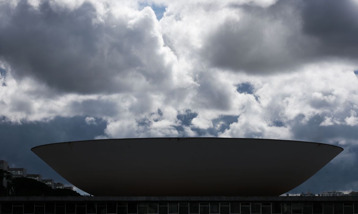 Ir para  <p><big>A C&acirc;mara dos Deputados vota hoje (20)&nbsp; requerimento de urg&ecirc;ncia para a vota&ccedil;&atilde;o do projeto de lei (PL) 2623/2020, que adia a realiza&ccedil;&atilde;o do Exame Nacional...