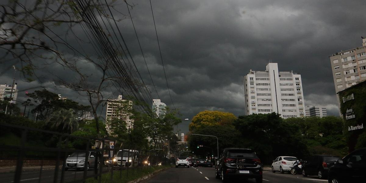Ir para  <p><big>O Rio Grande do Sul dever&aacute; ter temporais a partir desta quinta-feira. Chove no Estado desde cedo, nas regi&otilde;es Sul e Oeste, e a instabilidade alcan&ccedil;a quase todas as regi&otilde;es...