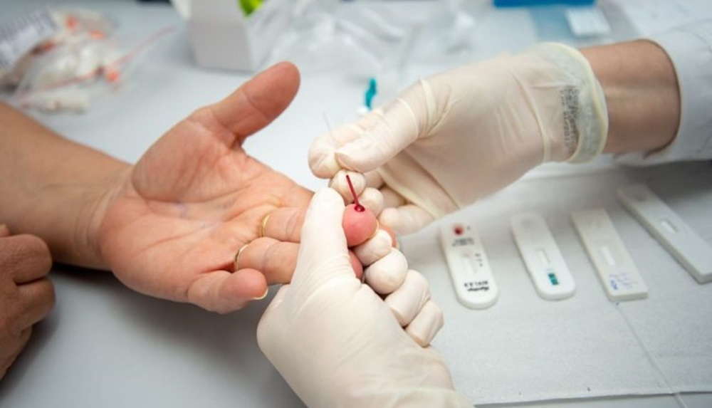 Ir para  <p><big>O governador Eduardo Leite anunciou o repasse aos munic&iacute;pios ga&uacute;chos de mais 130 mil testes r&aacute;pidos para diagn&oacute;stico da Covid-19, na tarde desta quinta-feira...