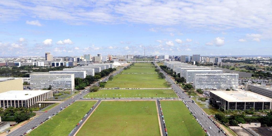 Ir para  <p>Na tentativa de conter a expans&atilde;o da folha de pessoal e melhorar o planejamento, o governo federal resolveu apertar as regras para a concess&atilde;o do aval de novos concursos. A partir de 1.&ordm; de julho, o...