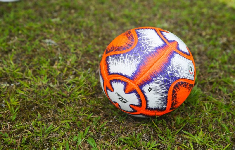 Ir para  <p>O governo do Estado confirmou, nesta segunda-feira (6), o retorno do Campeonato Catarinense a partir desta semana. Os jogos ser&atilde;o realizados sem p&uacute;blico e todos os jogadores e funcion&aacute;rios...