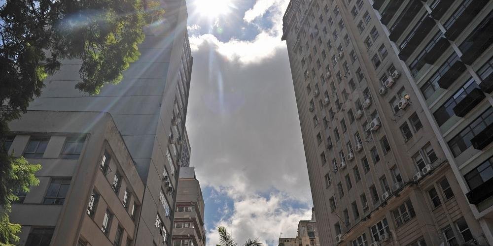 Ir para  <p><big>O sol predomina em todo o Rio Grande do Sul nesta sexta-feira. No entanto, a sexta-feira come&ccedil;a muito fria, com geada em parte do territ&oacute;rio ga&uacute;cho, e m&iacute;nimas negativas ou perto de...