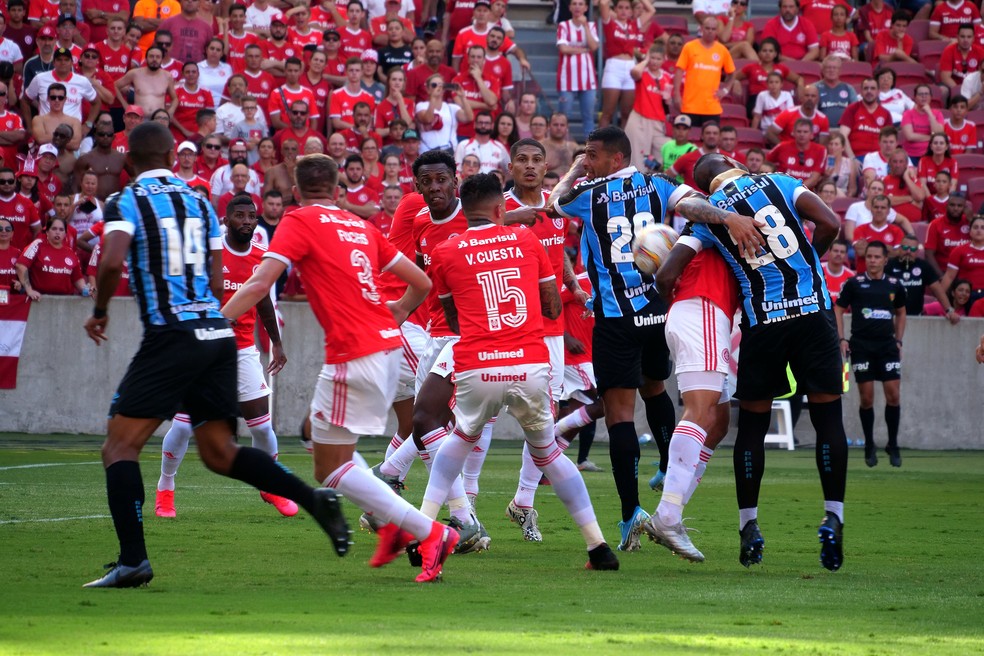 Ir para  <p><big>O Gre-Nal 425, que marcar&aacute; o retorno do Gauch&atilde;o, ainda n&atilde;o tem palco definido. A prefeitura de Porto Alegre adiou a decis&atilde;o de autorizar ou n&atilde;o a...