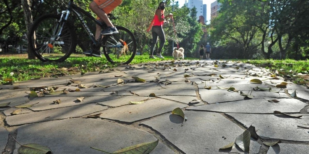 Ir para  <p><big>Ap&oacute;s frio e chuva, o sol volta a aparecer no Rio Grande do Sul nesta sexta-feira. A nebulosidade diminui ao longo do dia, e a tarde deve ser amena, antecedendo as altas temperaturas previstas para o fim de...