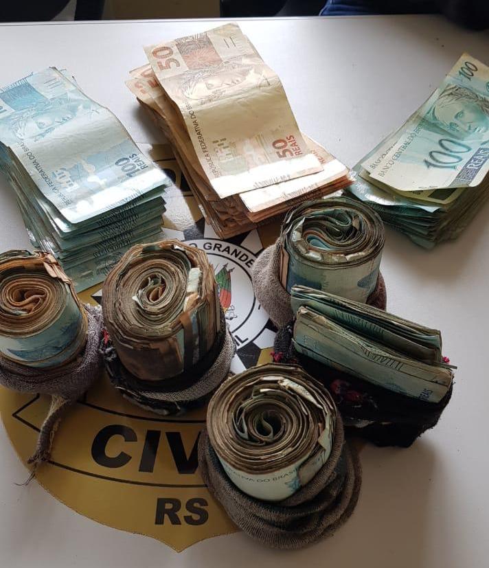Ir para  <p><big>As buscas dos agentes da Delegacia de Repress&atilde;o &agrave;s A&ccedil;&otilde;es Criminosas Organizadas de Erechim, foram autorizadas pela Justi&ccedil;a depois que o traficante foi preso na...