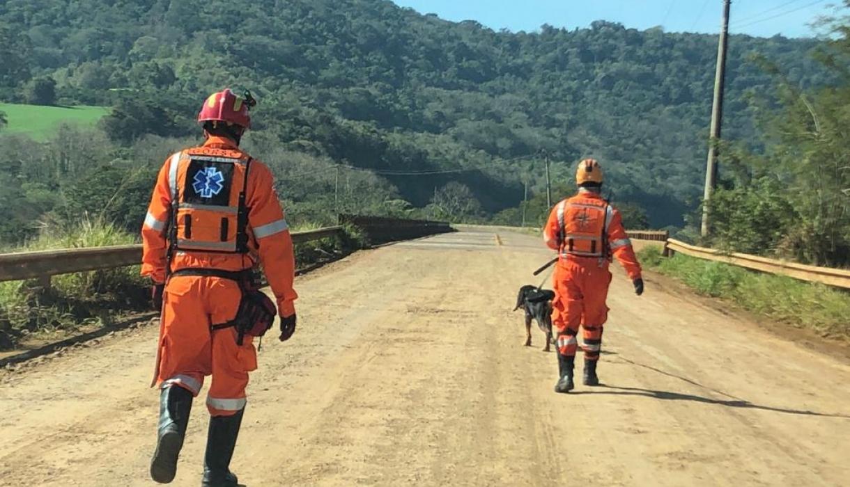 Ir para  <p><big>Uma mulher, com esquizofrenia, est&aacute; desaparecida desde s&aacute;bado(18) em Marcelino Ramos, Rio Grande do Sul. O Grupo de Opera&ccedil;&otilde;es, Resgate e Salvamento com C&atilde;es da...