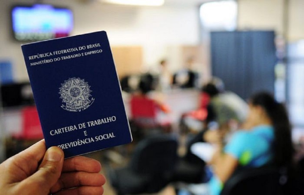 Ir para  <p>A atual crise causada pela&nbsp;pandemia de Covid-19 resultou o corte de quase 1,2 milh&atilde;o de postos de trabalho com carteira assinada&nbsp;nos primeiros seis meses de 2020. Na contram&atilde;o do cen&aacute;rio...