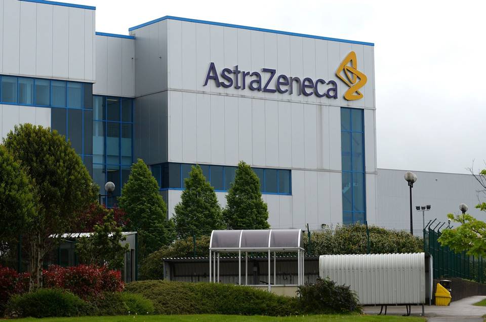 Ir para  <p>A Uni&atilde;o Europeia (UE) fechou a compra de 300 milh&otilde;es de doses de futura vacina contra Covid-19 da farmac&ecirc;utica AstraZeneca, segundo comunicado enviado &agrave; imprensa nesta sexta-feira, 14. A nota...