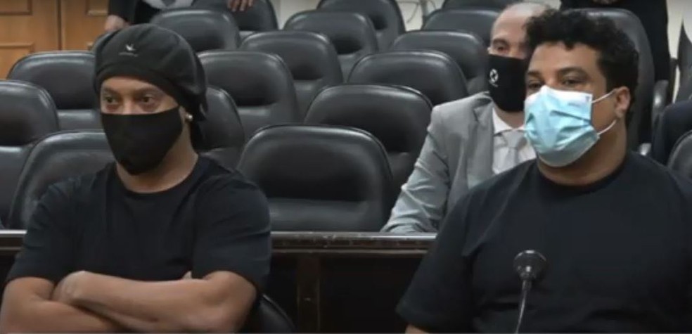 Ir para  <p><big>O ex-craque Ronaldinho Ga&uacute;cho viaja ao Rio de Janeiro nesta ter&ccedil;a-feira em um voo privado de Assun&ccedil;&atilde;o, ap&oacute;s ser libertado depois de ficar detido durante cinco meses no...