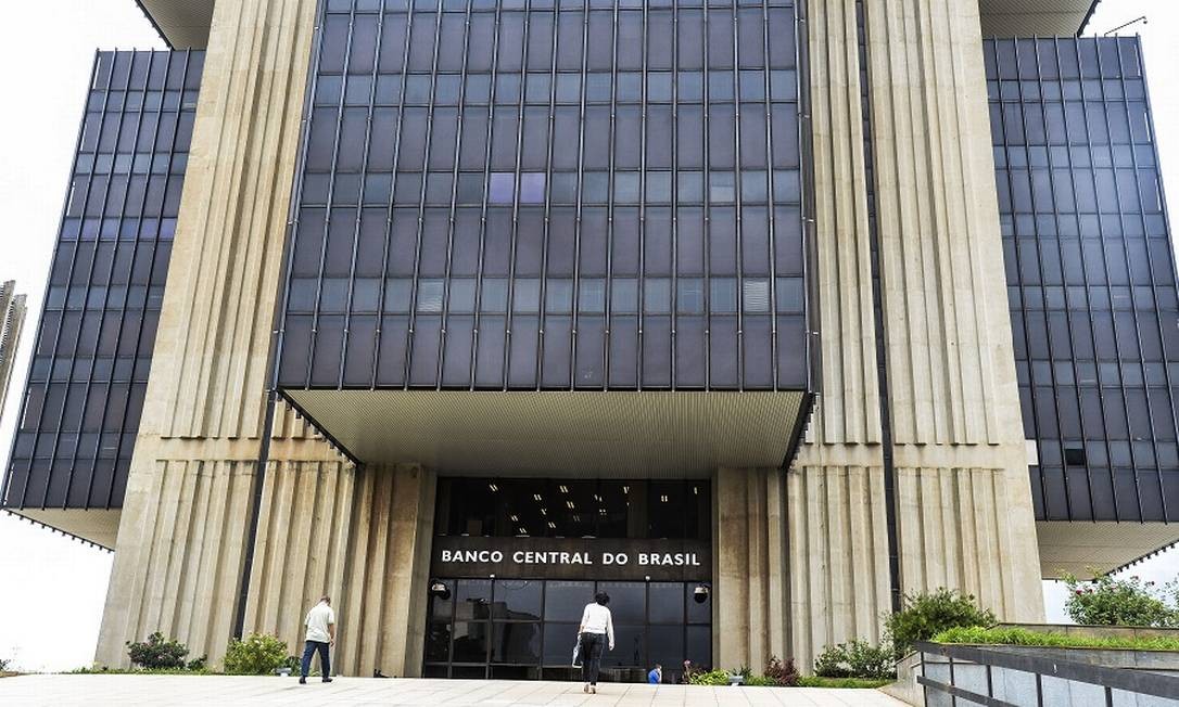 Ir para  <p>Anunciada no final de julho&nbsp;pelo BC (Banco Central), a&nbsp;nota de R$ 200&nbsp;entra em circula&ccedil;&atilde;o a partir desta quarta-feira e assume o posto de c&eacute;dula de maior valor na economia...