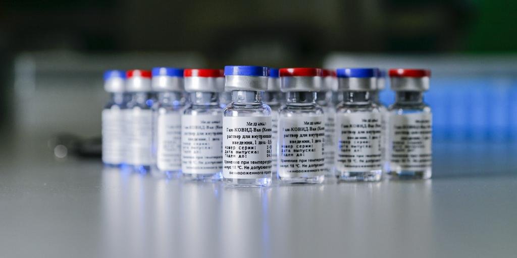 Ir para  <p>A vacina russa &ldquo;Sputnik-V&rdquo;, a primeira do mundo contra a Covid-19 a ser anunciada e fortemente criticada pela falta de divulga&ccedil;&atilde;o dos resultados dos testes das fases 1 e 2, produziu uma resposta...