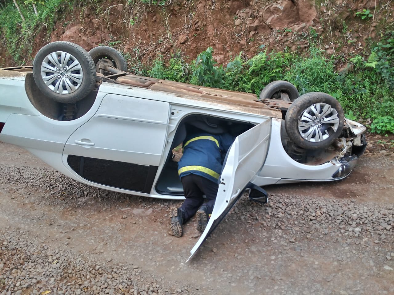 Ir para  <p>Na manha desta ter&ccedil;a- feira (15), ocorreu o&nbsp;capotamento de um veiculo VW Voyage com placas do munic&iacute;pio de Viadutos, que estava sendo ocupado por duas professoras, uma de Viadutos e&nbsp;outra de...